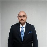 Profesor de Inglés, apasionado por la enseñanza, con un profundo gusto de enseñar a niños, jóvenes y adultos, paciente, proactivo